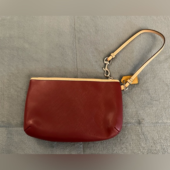 NWOT - Coach Wristlet, Horse And Carriage New York Logo, Crimson Red - Picture 2 of 4